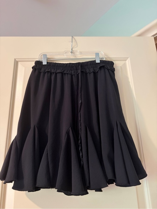 JODIFL Dresses & Skirts - JODIFL Black Knee-Length Circle Skirt with Ruffled Hem Size S